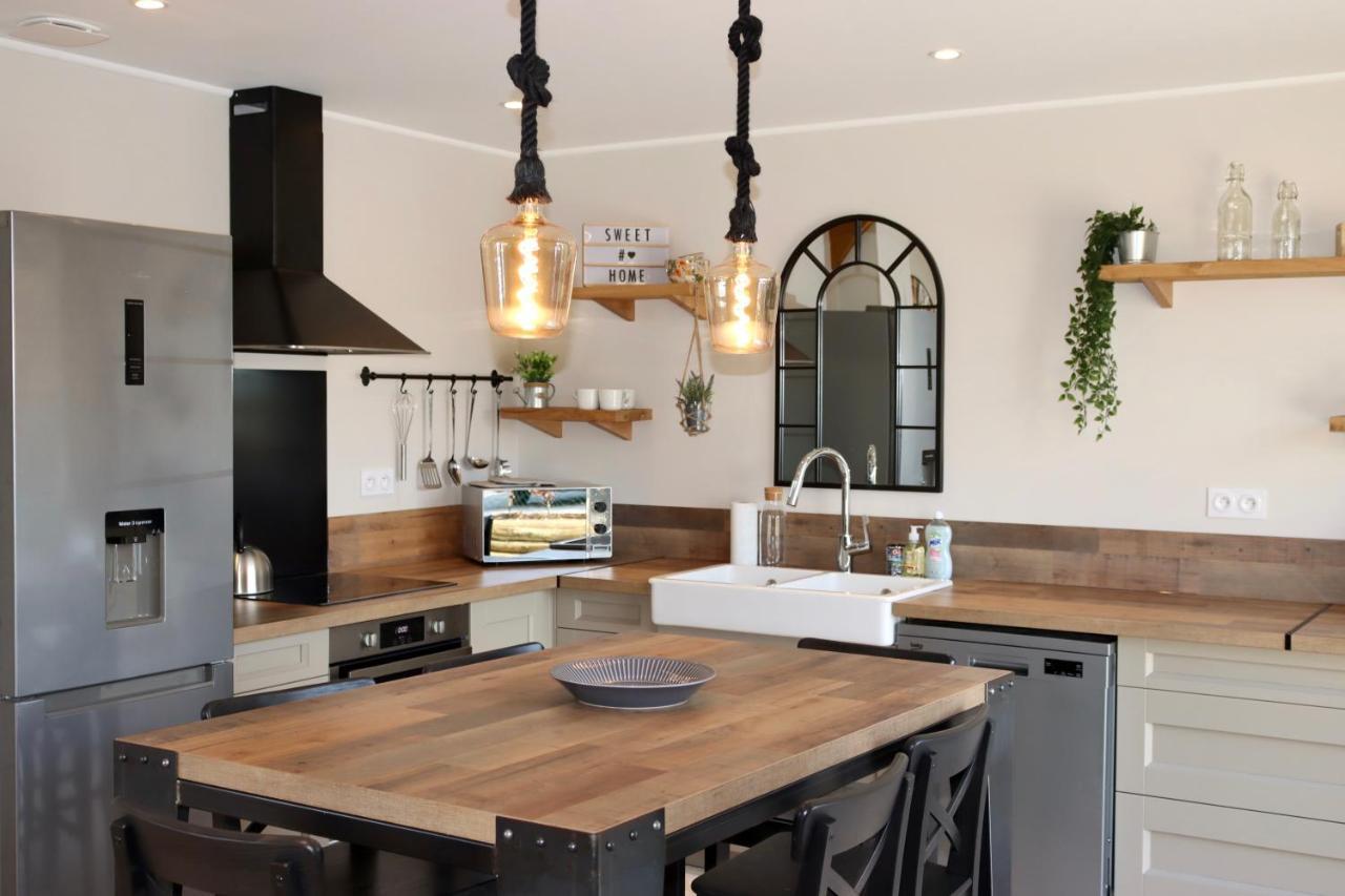Les Maisons De Charlotte Glanville Bagian luar foto