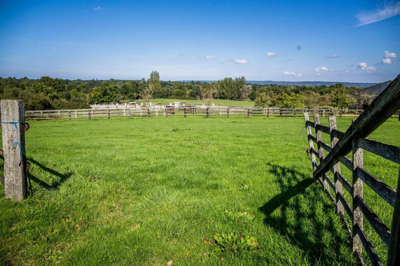 Les Maisons De Charlotte Glanville Bagian luar foto