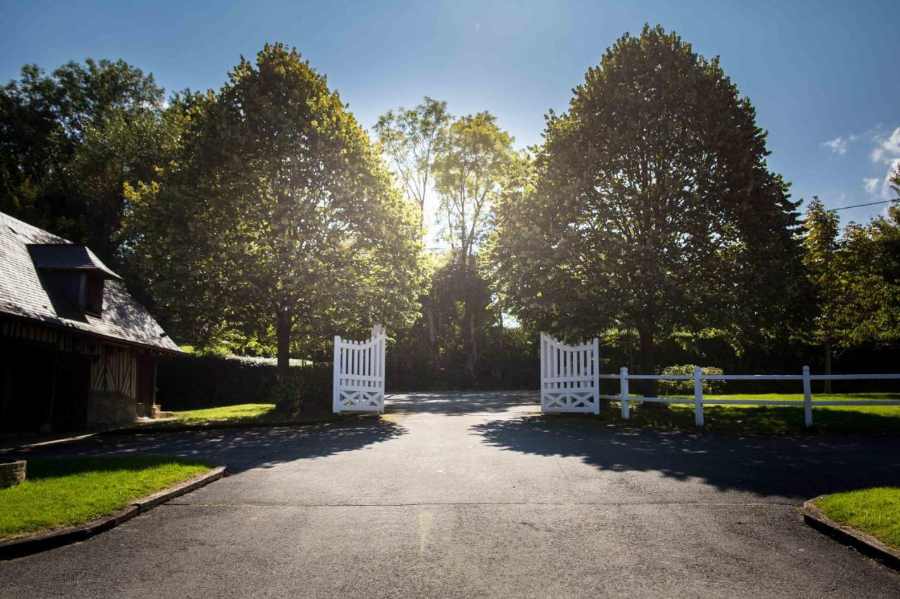 Les Maisons De Charlotte Glanville Bagian luar foto
